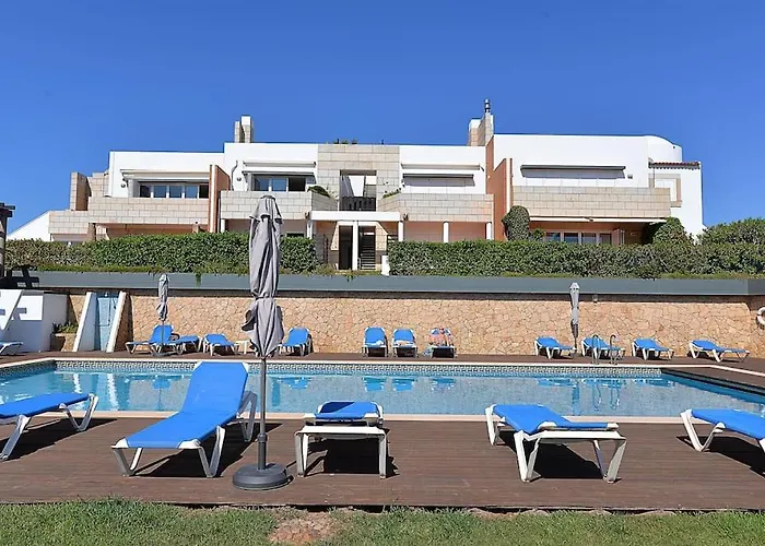 Blue - In Complex With 3 Pools